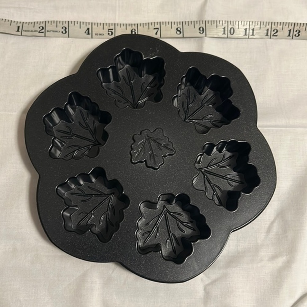 Nordic Ware Leaf Pan, Autumn Leaves